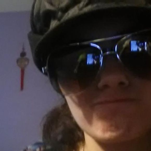 Meet your Posher, Sarah - Picture 1 of 1